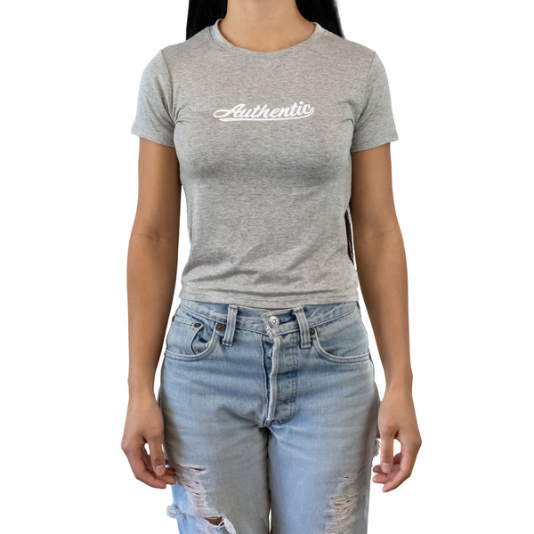 AUTHENTIC  WOMEN'S SCRIPT CROPPED TEE
